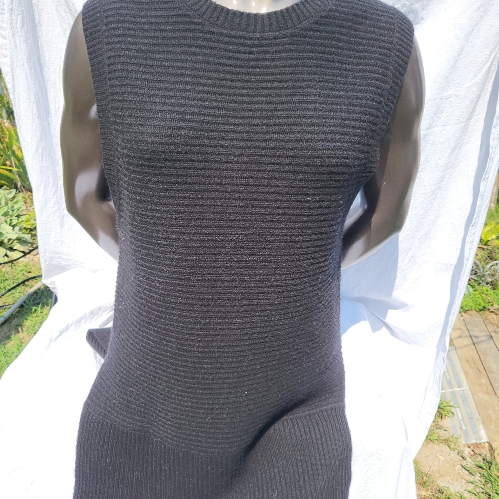 Gentle herd sleeveless sweater
